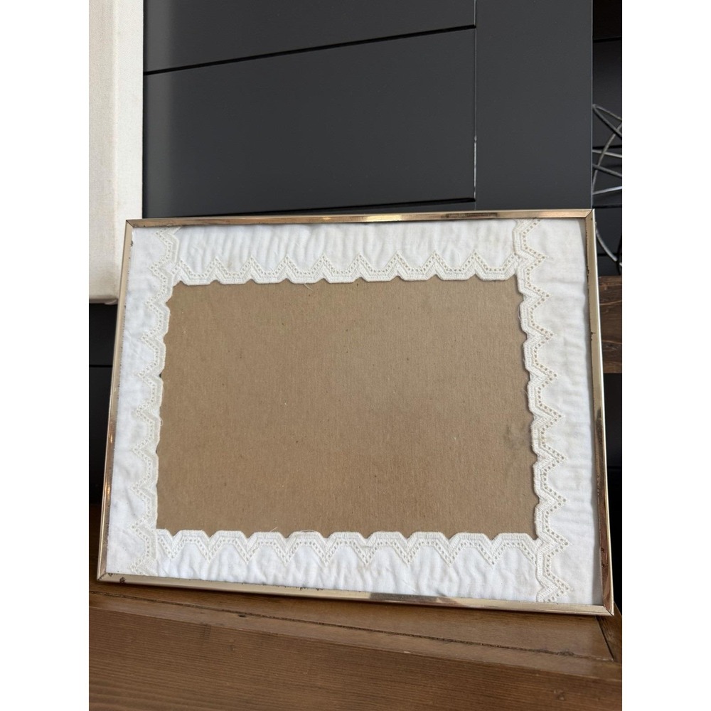 Vintage 13x10 Metal Picture Frame Embroidered Eyelet Fabric Mat 7x10 Photo
